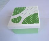 Caixa Branca com tecido de bolinhas verde