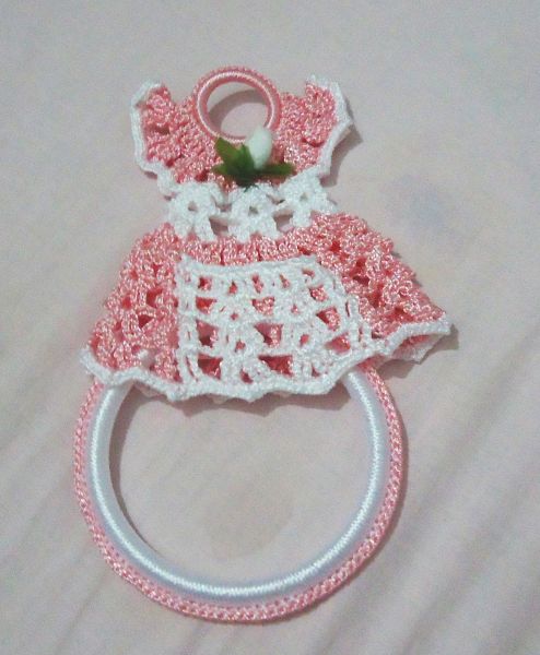 Porta pano de prato de croche rosa com branco 3